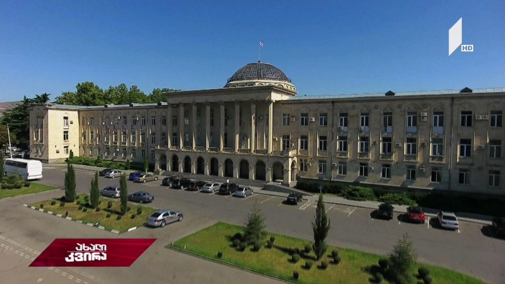 ვინ იგებს გორში ტენდერებს