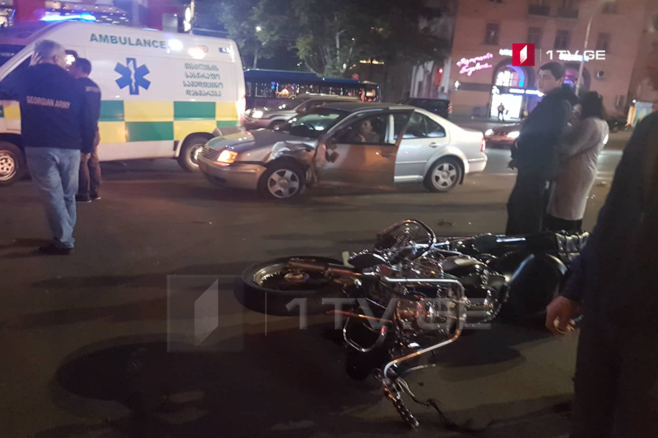 თბილისში, კოსტავას ქუჩაზე ავტოსაგზაო შემთხვევის შედეგად ორი ადამიანი დაშავდა