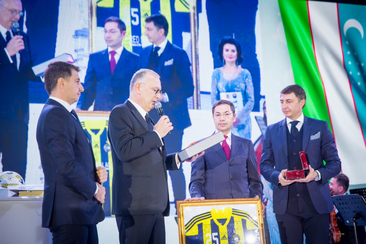 არჩილ და შოთა არველაძეები უზბეკეთში საქართველოს ელჩმა დააჯილდოვა