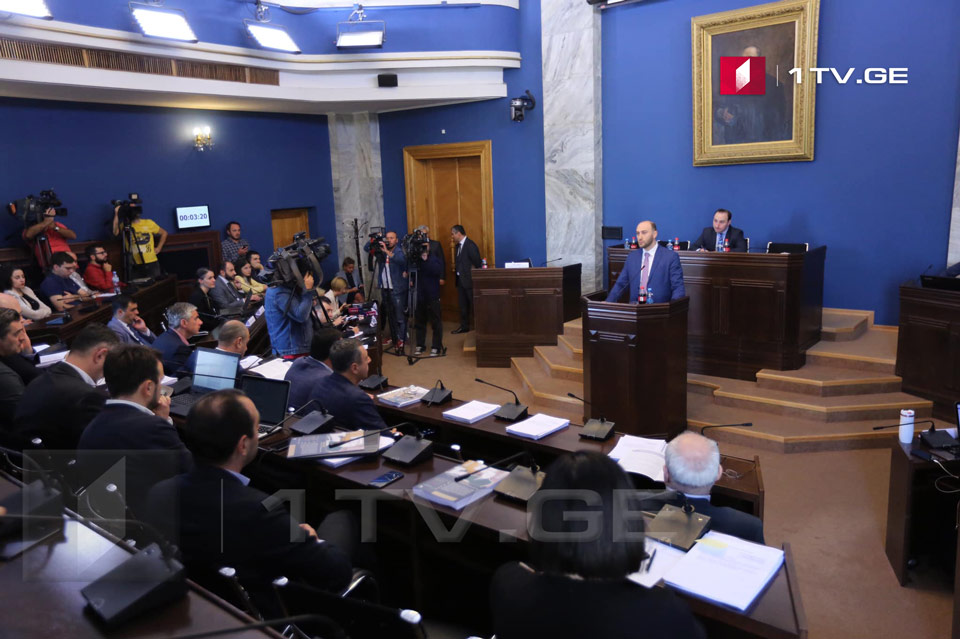 იურიდიული კომიტეტის სხდომაზე კომიტეტის თავმჯდომარესა და დამოუკიდებელ დეპუტატებს შორის სიტყვიერი დაპირისპირება მოხდა [ვიდეო]