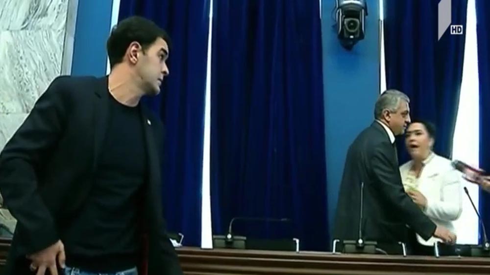 მოსამართლების მოსმენა და დაპირისპირება პარლამენტში