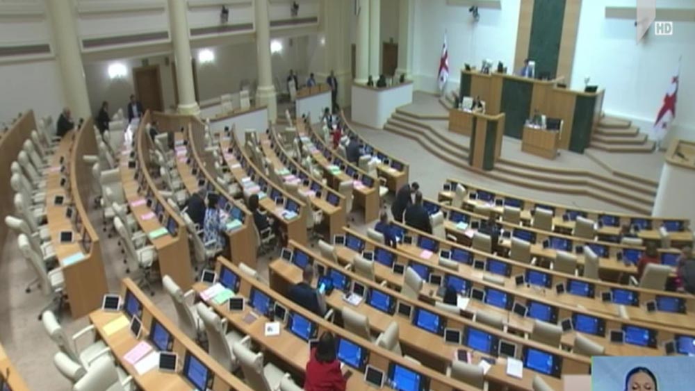კამათი პარლამენტის პლენარულ  სხდომაზე