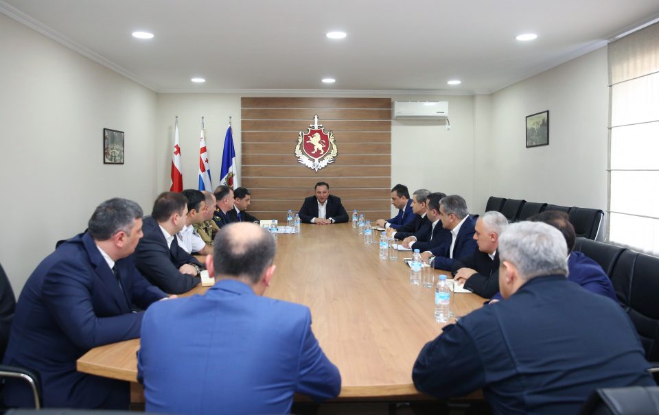 შინაგან საქმეთა მინისტრმა აჭარის პოლიციის დეპარტამენტში სამუშაო თათბირი ჩაატარა