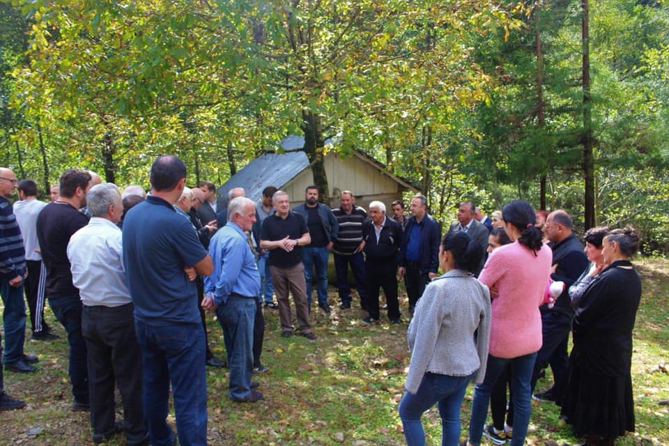 დეპუტატები ჩოხატაურის მუნიციპალიტეტის მცხოვრებლებს შეხვდნენ