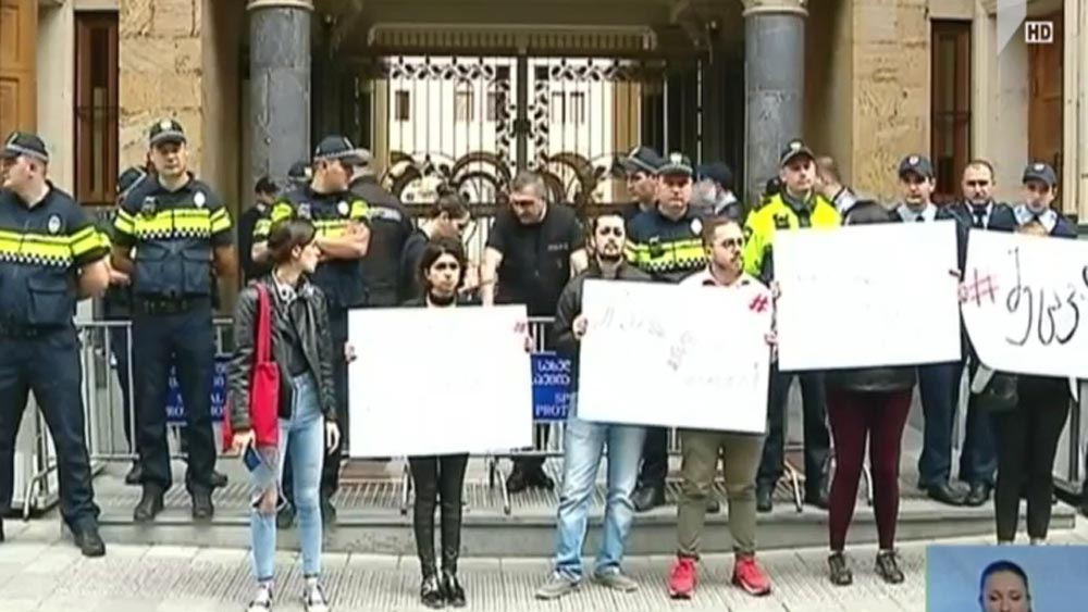 აქცია პარლამენტთან