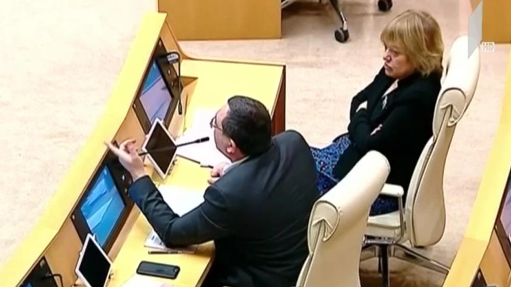პოლიტიკური დებატები პარლამენტში 
