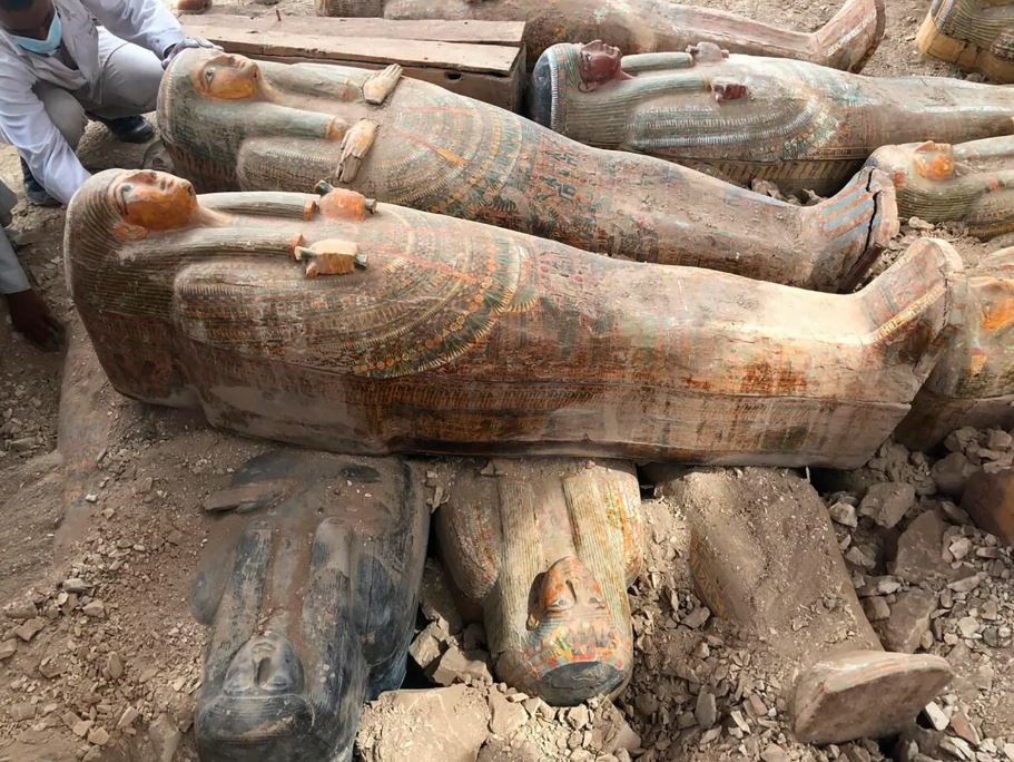ეგვიპტეში 20 უძველესი, დალუქული კუბო აღმოაჩინეს
