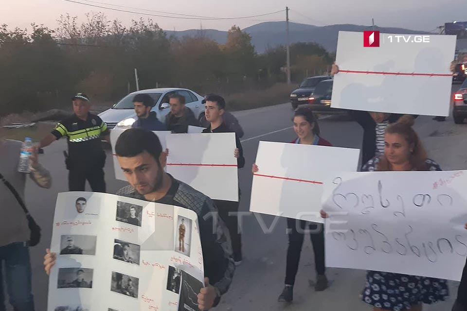 „ნაციონალური მოძრაობის“ ახალგაზრდული მოძრაობის წევრებმა ნატახტართან გზის გადაკეტვა სცადეს [ვიდეო]
