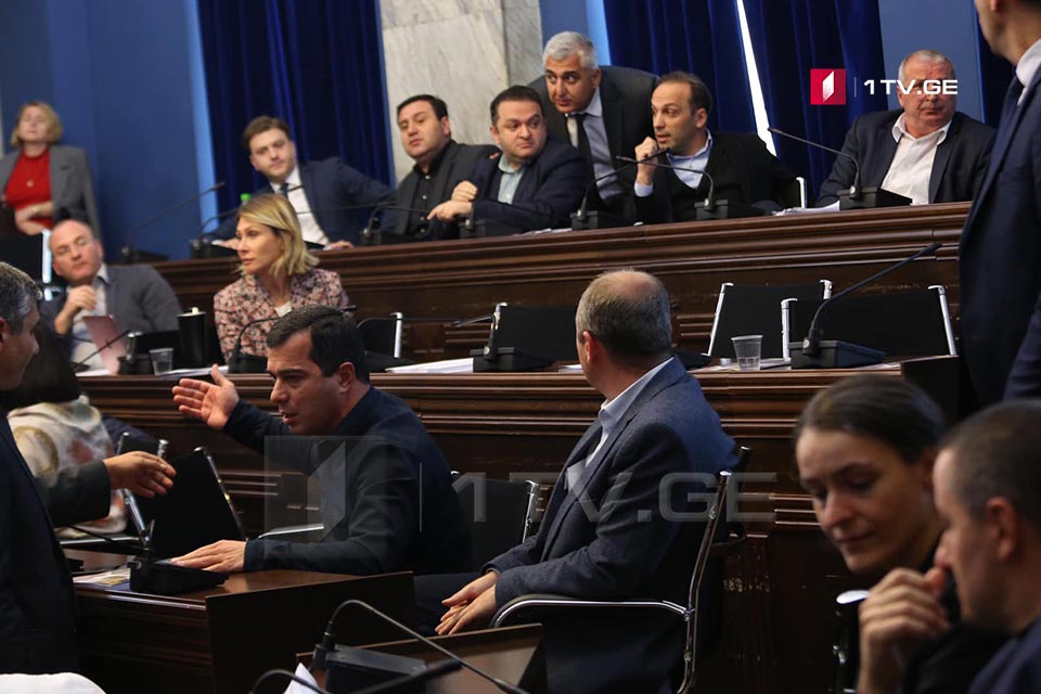 იურიდიული კომიტეტის სხდომაზე ლევან გოგიჩაიშვილმა და დაჩი ბერაიამ იკამათეს [ვიდეო]
