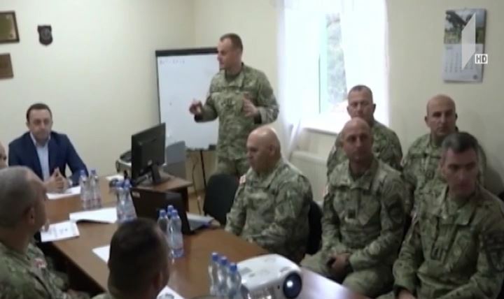 თავდაცვის მინისტრი მუხროვანის ბაზაზე