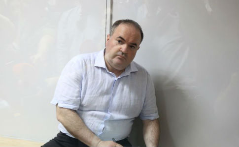 სასამართლომ ჟურნალისტ არკადი ბაბჩენკოს მკვლელობის ორგანიზებისთვის მსჯავრდებული ბიზნესმენი პატიმრობიდან გაათავისუფლა