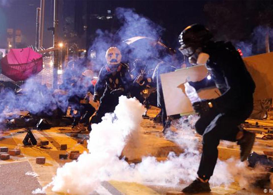 ჰონგ კონგში პოლიციასა და აქციის მონაწილეებს შორის მორიგი შეტაკება მოხდა