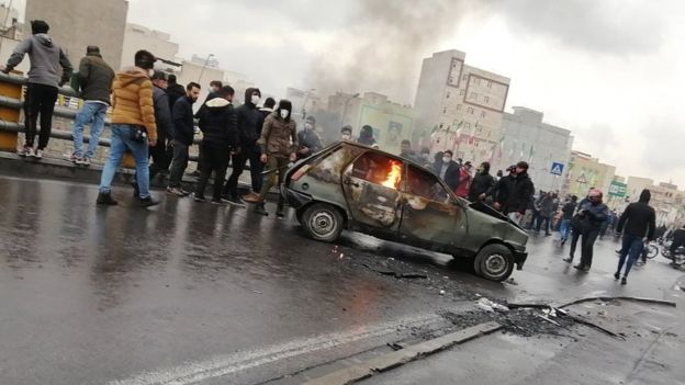 ირანში საწვავის გაძვირების გამო დაწყებული საპროტესტო გამოსვლების დროს, ათასმდე ადამიანი დააკავეს