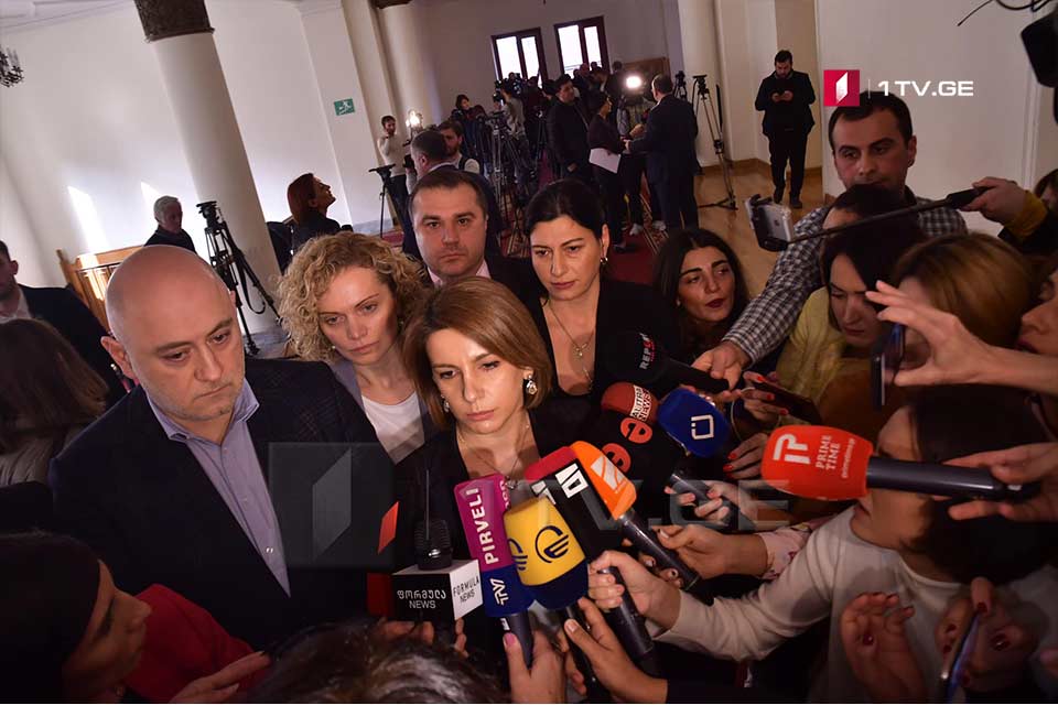 Аиҳaрa иaлҵыз aдепутaтцәa aпaрлaменттә мaҵзурaҭыҧқәa рaaныжьрa иaзкны aофициaллa aбиуро иaдҵaaлт
