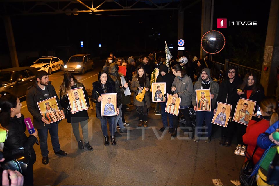„გირჩის“ ახალგაზრდულმა ორგანიზაციამ ბიძინა ივანიშვილის ბიზნესცენტრთან აქცია გამართა [ფოტო-ვიდეო]