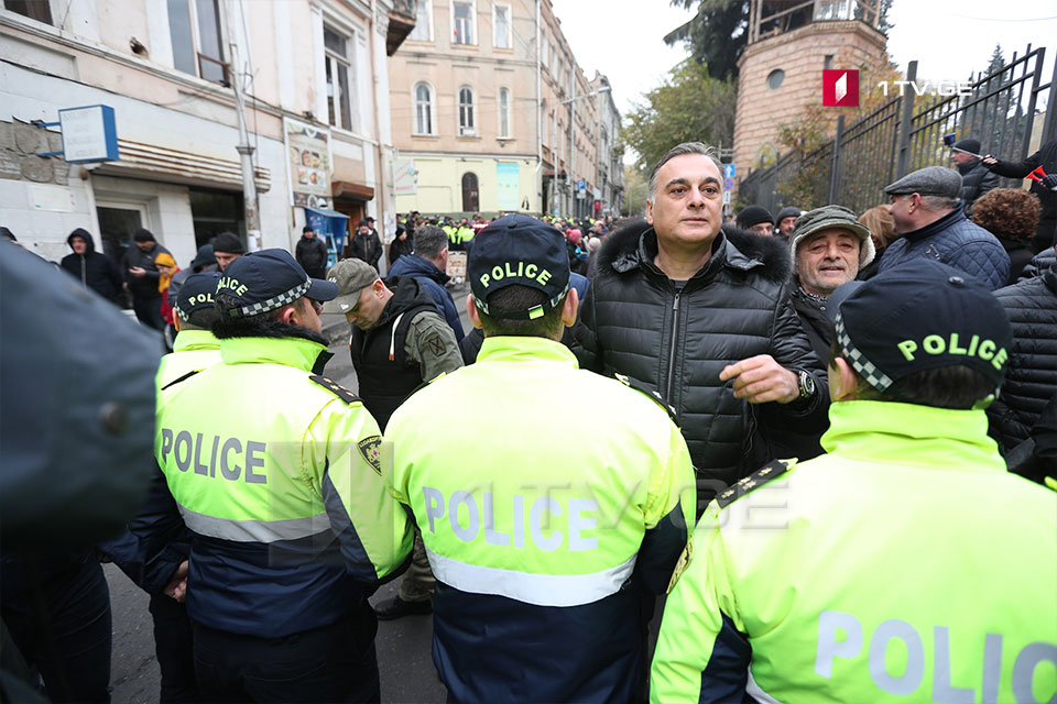 აქცია პარლამენტთან