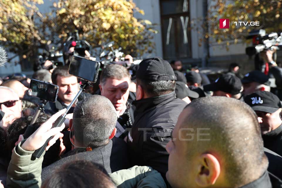 ვითარება ეროვნულ ბიბლიოთეკასთან
