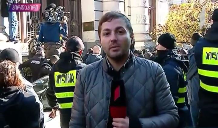 პროტესტი ეროვნულ ბიბლიოთეკასთან