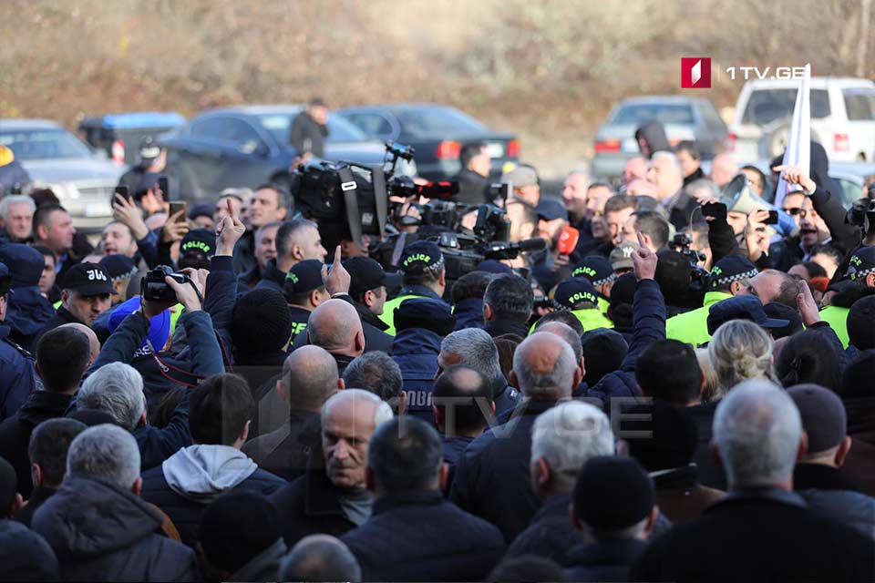მცხეთის მერიასთან, აქციაზე ოპოზიციური პარტიის წარმომადგენლებსა და „ქართული ოცნების“ მხარდამჭერებს შორის დაპირისპირება მოხდა [ვიდეო]