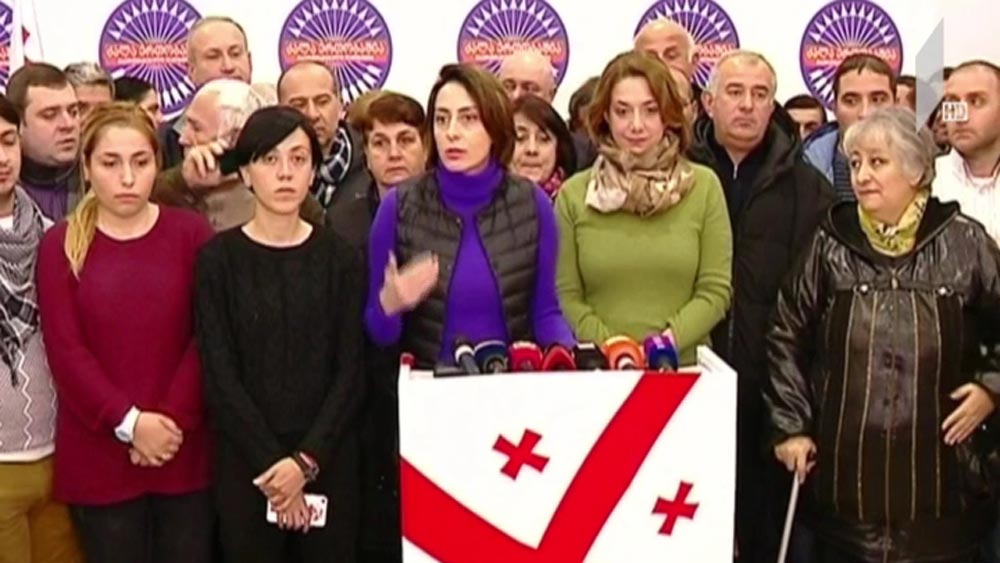 ხმაურიანი საპროტესტო აქციები 
