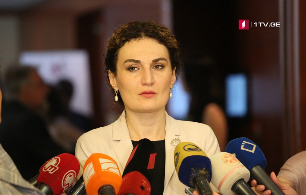 ციხელაშვილი ვაჟა გაფრინდაშვილის ოჯახს შეხვდა