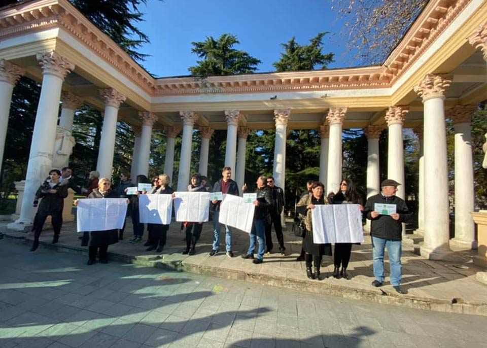 ქუთაისში ექიმ ვაჟა გაფრინდაშვილის მხარდამჭერი აქცია მიმდინარეობს