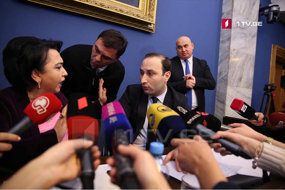 რა ხდებოდა იურიდიულ საკითხთა კომიტეტის სხდომაზე [ფოტო/ვიდეო]