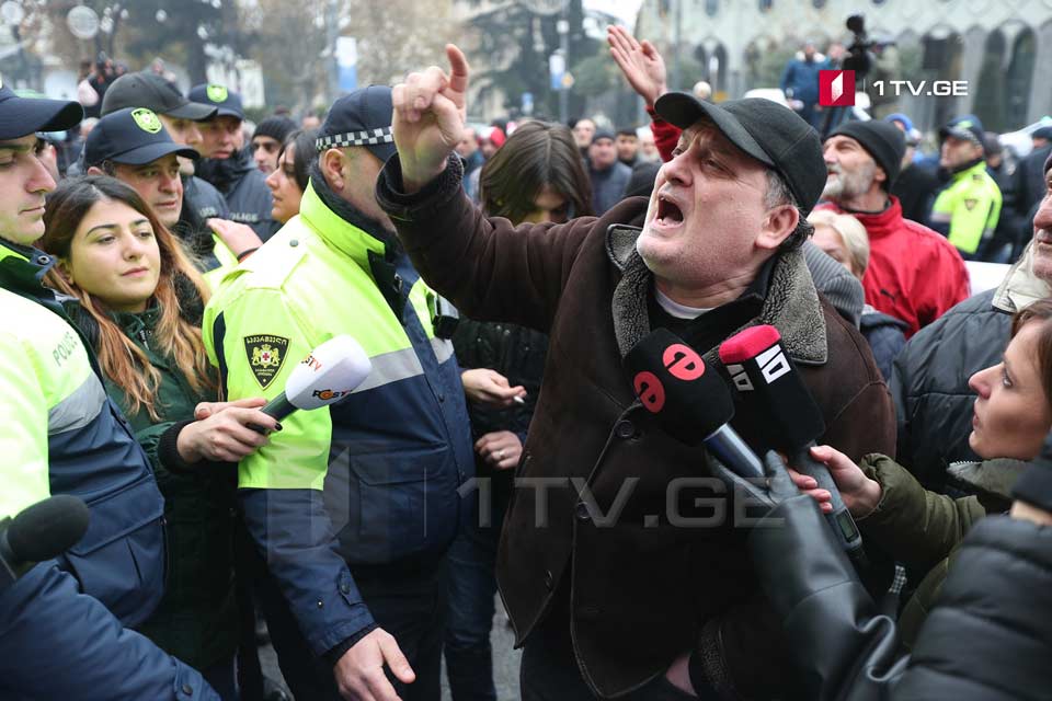 ვითარება პარლამენტთან