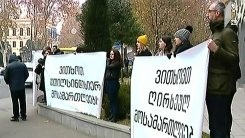 აქცია პარლამენტთან