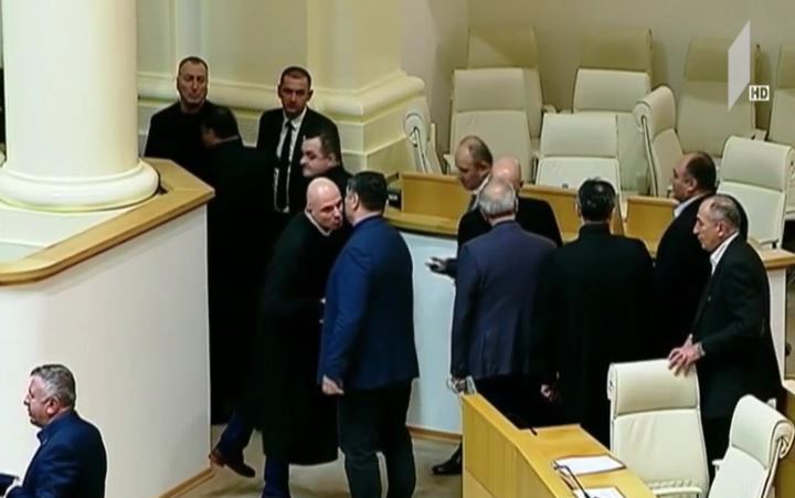 უვადო მოსამართლეების საკითხი