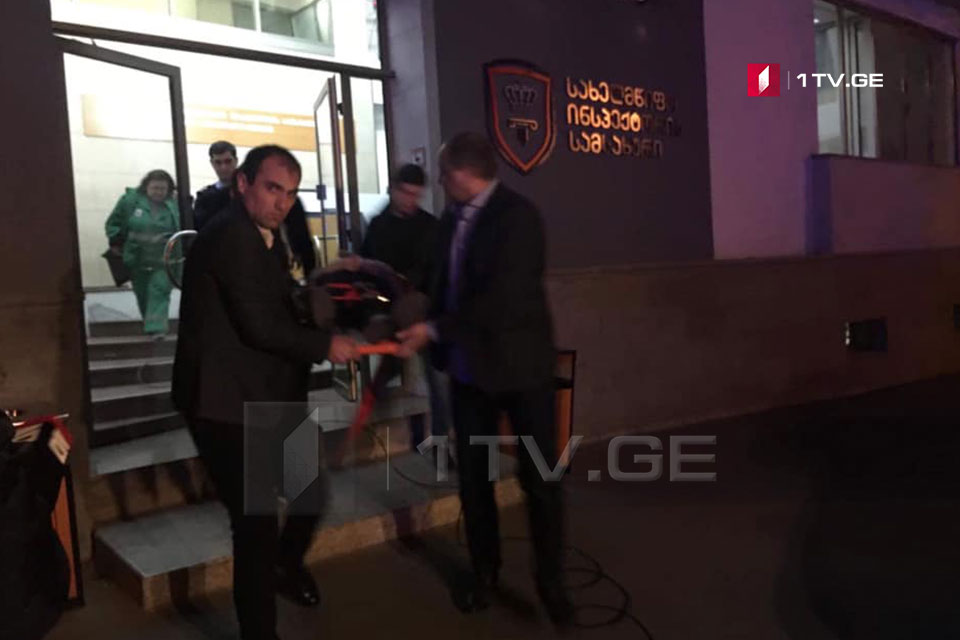 გამომძიებელი, რომელიც 15 წლის მოზარდის გარდაცვალების საქმესთან დაკავშირებით დააკავეს, საავადმყოფოშია გადაყვანილი [ვიდეო]