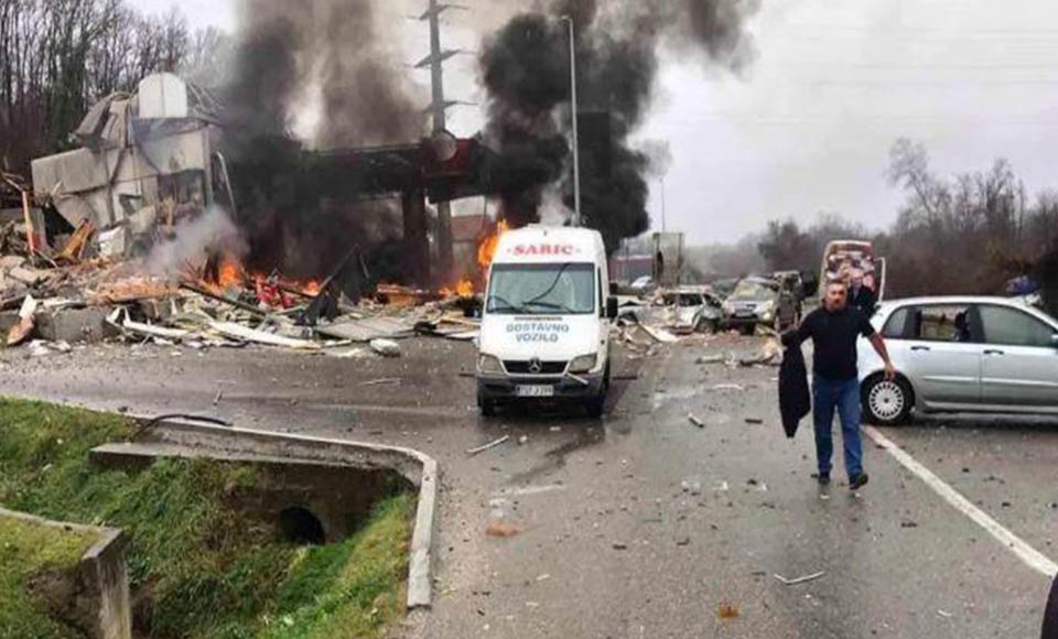 ქალაქ ზვორნიკში, ავტოგასამართ სადგურზე აფეთქების შედეგად ერთი ადამიანი გარდაიცვალა, 20 კი დაშავდა