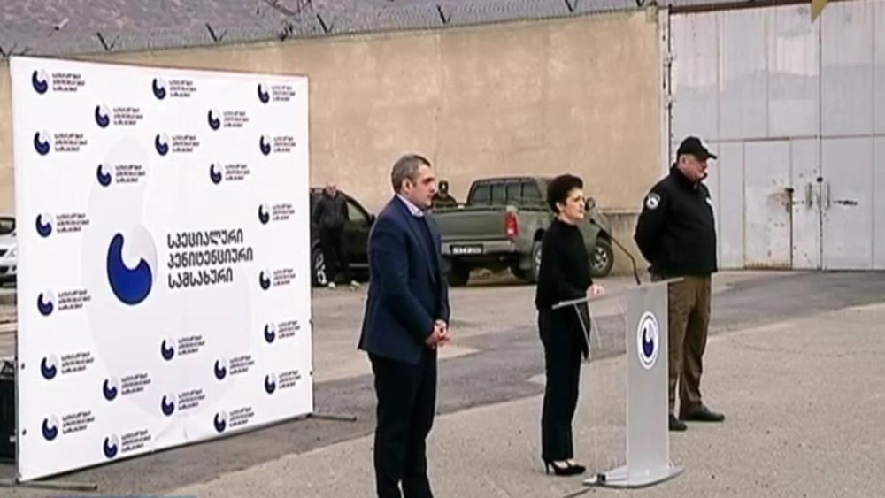 უნიფორმების გადაცემა