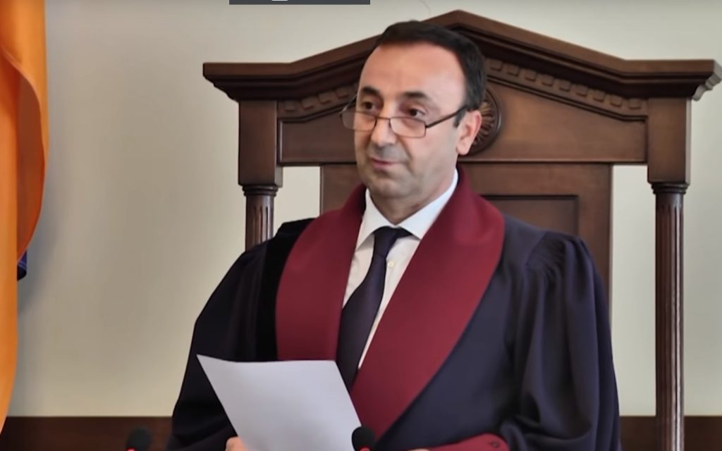 სომხეთის საკონსტიტუციო სასამართლოს თავმჯდომარეს ბრალი სამსახურებრივი უფლებამოსილების ბოროტად გამოყენებაში წაუყენეს