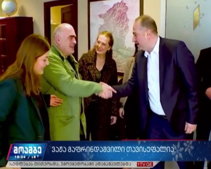 გათავისუფლებული ექიმი ხელისუფლებისა და ოპოზიციის წარმომადგენლებმა მოინახულეს