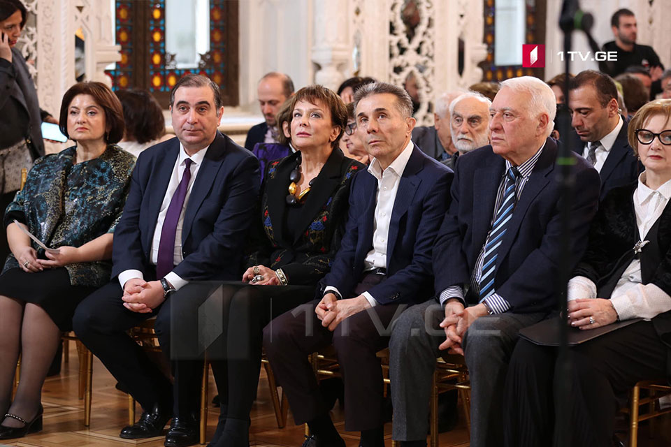 Bidzina İvanişvili Gənclər Sarayında milli mədəniyyət haqqında elmi əsərin təqdimatında iştirak etdi