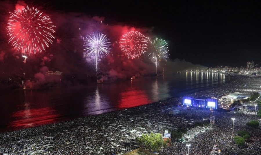 ბრაზილიაში, კოპაკაბანას სანაპიროზე ახალი წლის ღამის მთავარ სანახაობაზე 2,8 მილიონზე მეტ ადამიანს ელოდებიან