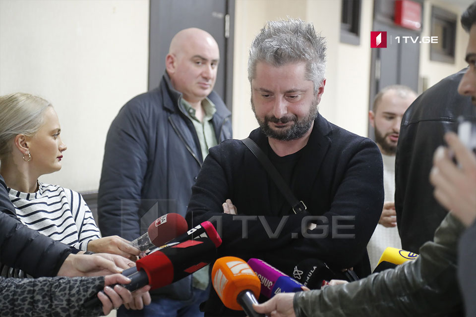 ნიკა გვარამია აცხადებს, რომ საქართველოს პირველი არხი სასამართლოს მასალების მიწოდებას აგვიანებს, თუმცა კონკრეტულ ფაქტებს ვერ ასახელებს [ვიდეო]