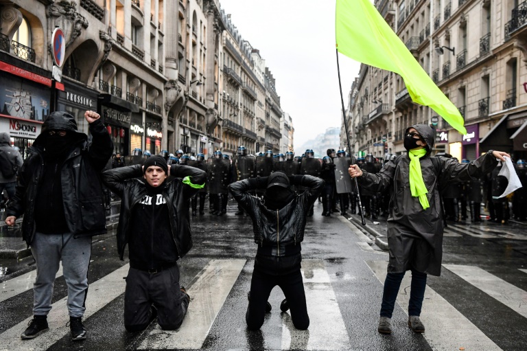 პარიზში საპენსიო რეფორმის წინააღმდეგ დემონსტრაციაზე 16 პირი დააკავეს