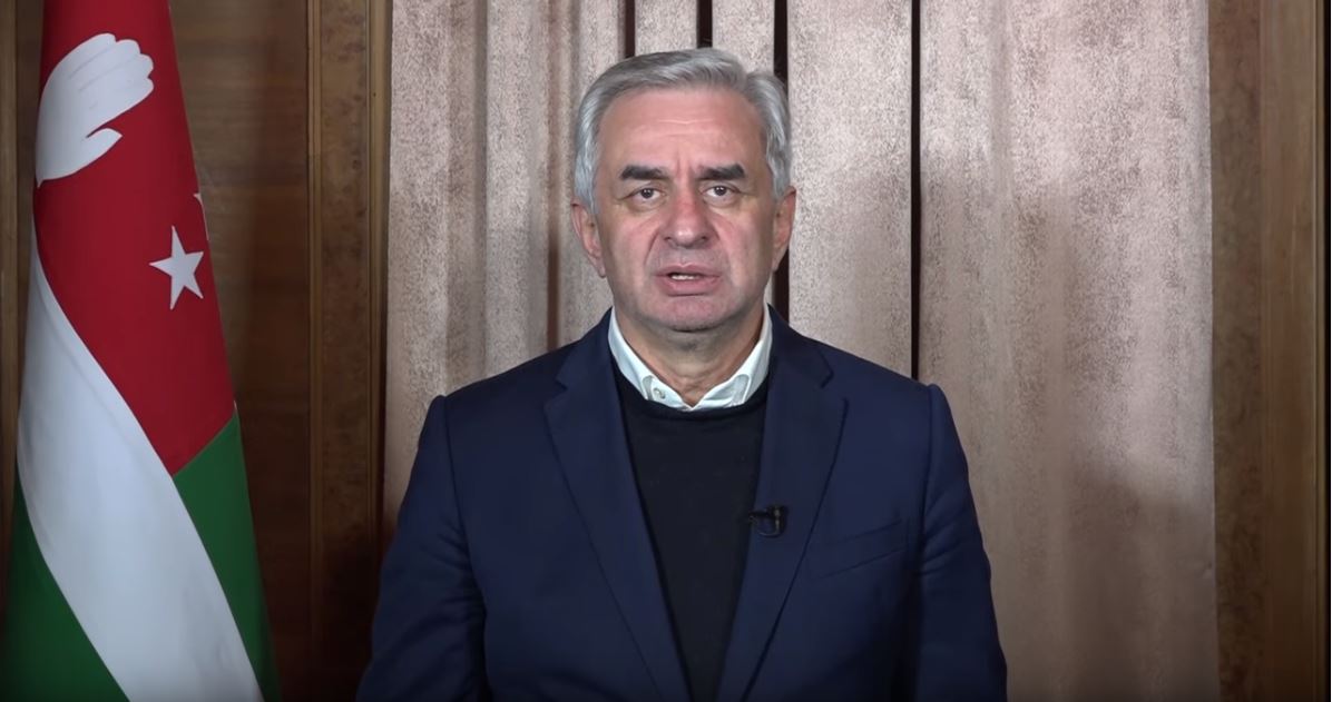 რაულ ხაჯიმბამ ე.წ. პარლამენტს მისი უფლებამოსილების შეჩერების დოკუმენტი გადაუგზავნა