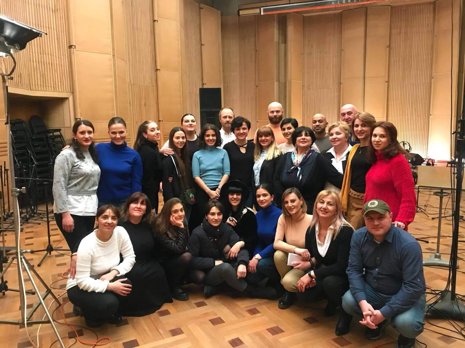 ქეთი მელუა გორის ქალთა კამერულ გუნდთან ერთად საქართველოში ალბომს წერს