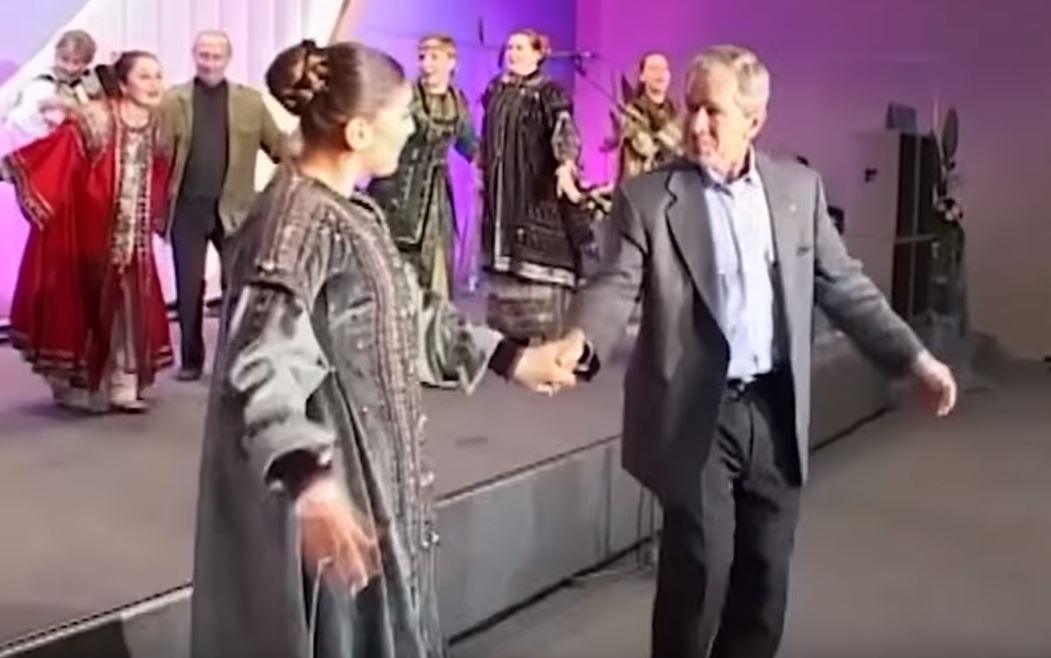 „ევრონიუსი“ 2008 წელს სოჭში გადაღებულ ვიდეომასალას ავრცელებს, სადაც ვლადიმერ პუტინი და ჯორჯ ბუში ცეკვავენ [ვიდეო]