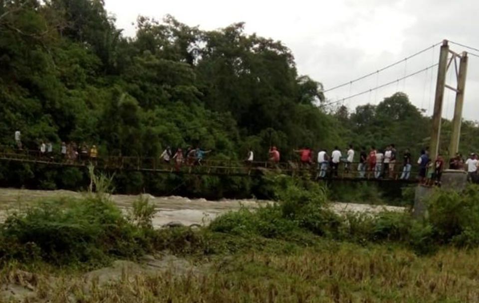 ინდონეზიაში საფეხმავლო ხიდის ჩანგრევას ცხრა ადამიანი ემსხვერპლა