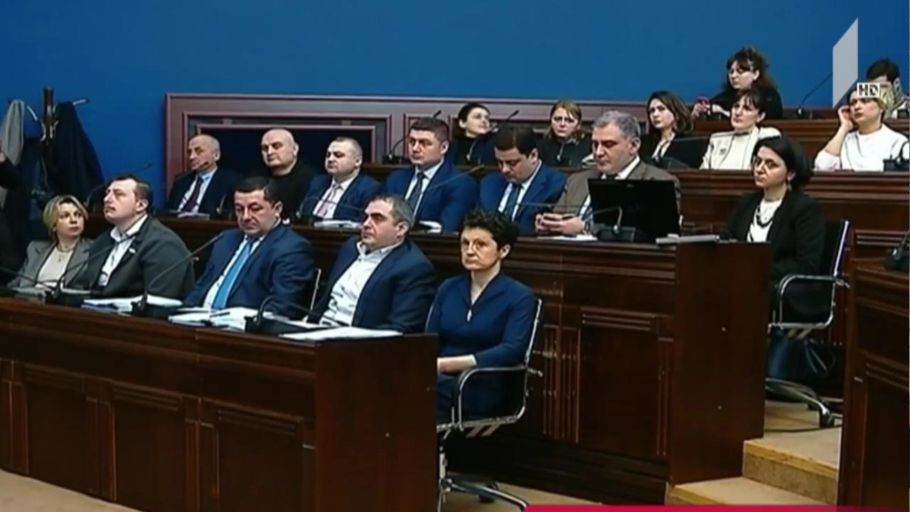 იუსტიციის მინისტრი და ომბუდსმენი პარლამენტში