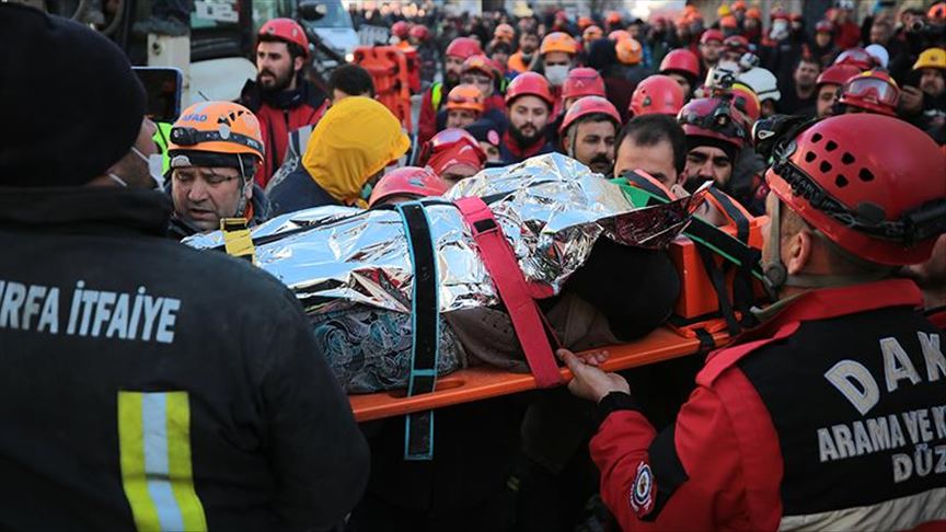 თურქეთში მაშველებმა ქალი გადაარჩინეს, რომელიც მიწისძვრის შემდეგ ნანგრევებში 17 საათი იმყოფებოდა
