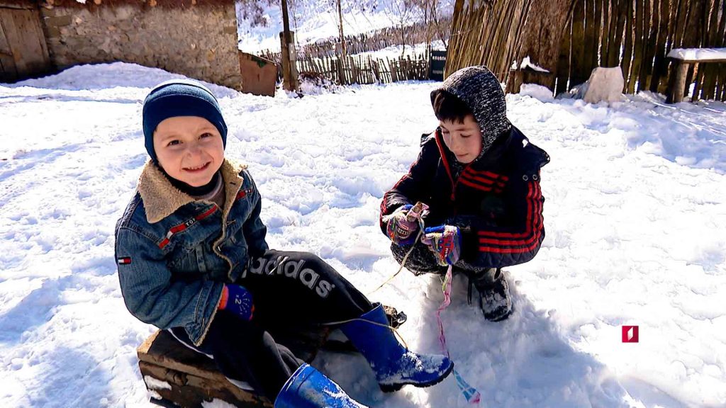 სოფლის ბავშვები განათლების გარეშე