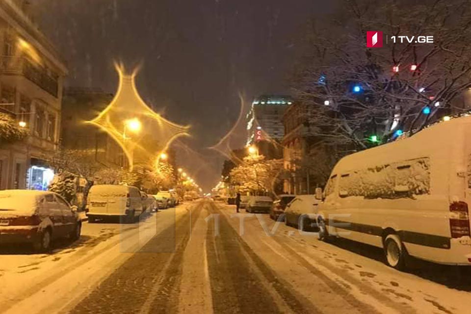 ბათუმში წელს პირველი თოვლი მოვიდა [ვიდეო]