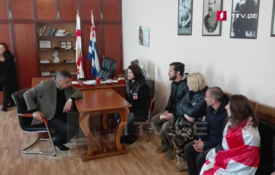 ხელვაჩაურის მერსა და აქციის მონაწილეებს შორის შეხვედრა ჩაიშალა