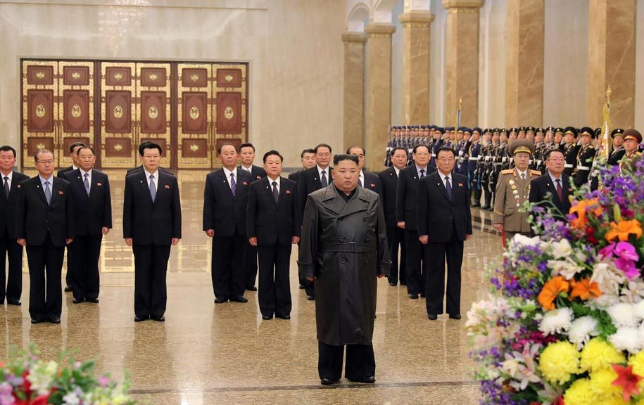 ჩრდილოეთ კორეის ლიდერი ბოლო 22 დღის განმავლობაში კამერებთან პირველად გამოჩნდა