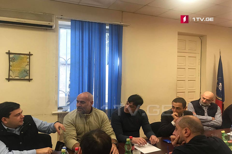 ოპოზიციის მიერ შექმნილი „პოლიტიკური დევნის შემსწავლელი კომისია” დავით ქაცარავას პოლიტიკურ დევნილად მიიჩნევს